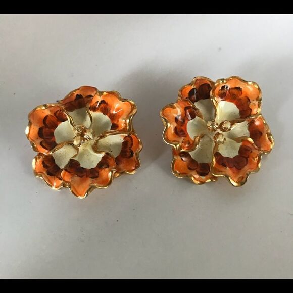 Vintage hand painted flower earrings - Picture 3 of 5